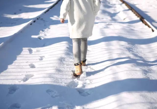 原来世上真有童话般的《雪国》，可能是最美最小众的冬季旅行路线