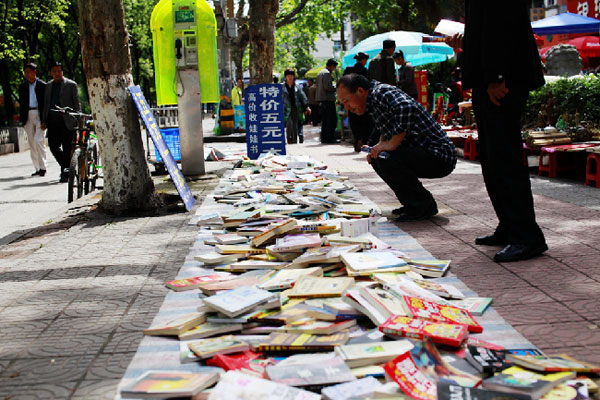 珍惜家里的旧书（古书），将来可都是宝！