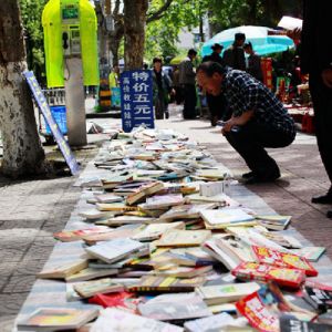 珍惜家里的旧书（古书），将来可都是宝！