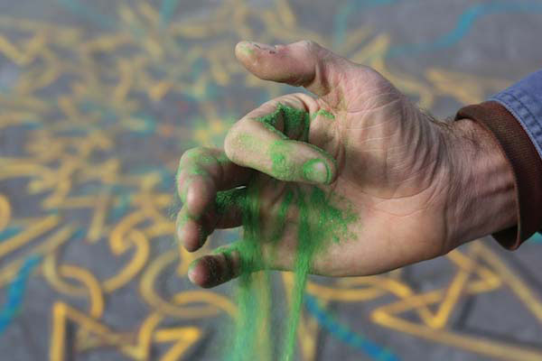 不得不惊叹Joe Mangrum创造的沙画艺术的神奇魅力
