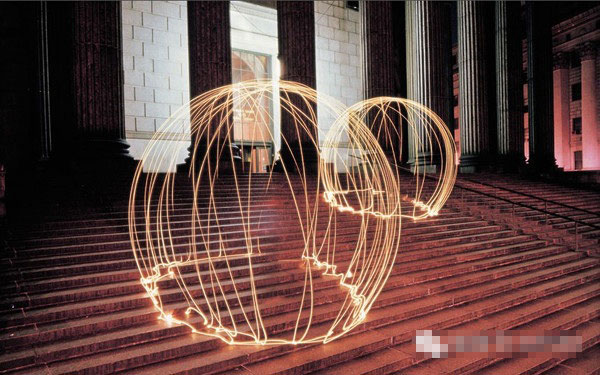 美国的Eric Staller艺术家创造有趣的被赋予生命的光影艺术