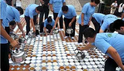 济南拼出“最大茶拼图” 破吉尼斯世界纪录