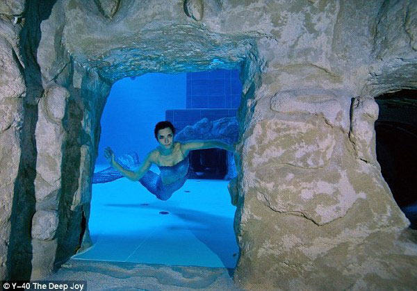 深度40米！潜水圣地，世界上最深的游泳池