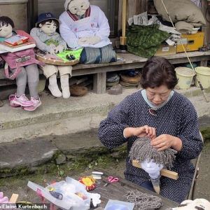 日本“玩偶”村庄 布娃娃比人口还多