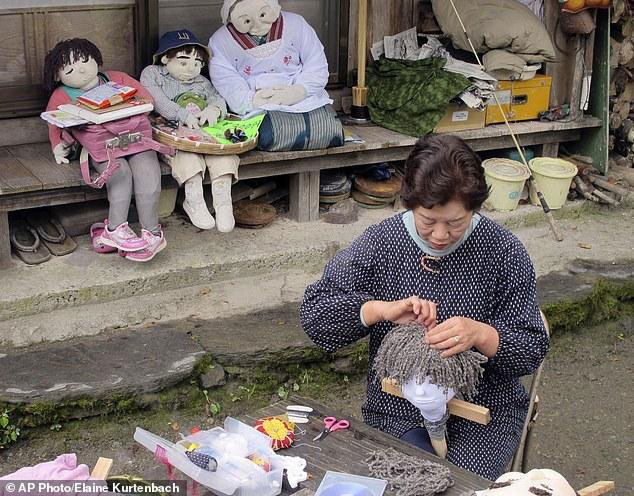 日本“玩偶”村庄 布娃娃比人口还多