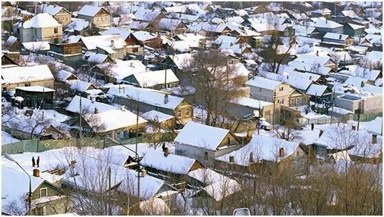 俄罗斯小镇突降橙色大雪,专家分析属于正常现象!