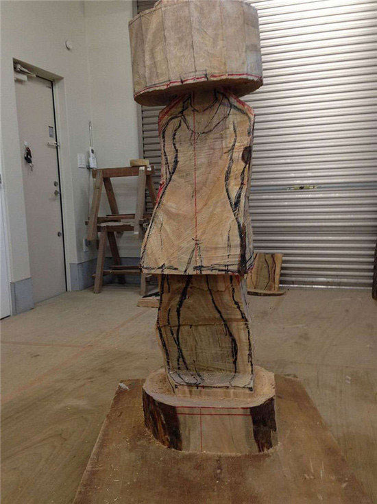 绝了!一块木头变成了一个完美的木雕作品