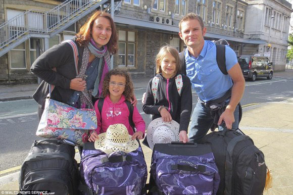 英国夫妇攒钱9年 带孩子游遍世界36个地方