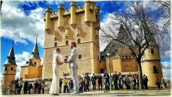 全球巡回来结婚：耗时83天横跨6大洲，办38场婚礼