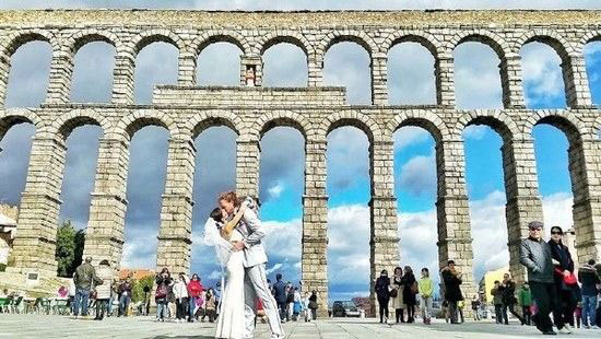 全球巡回来结婚：耗时83天横跨6大洲，办38场婚礼