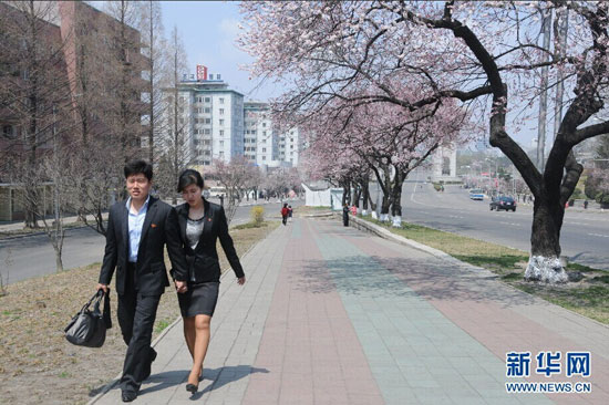 朝鲜现情侣街头接吻 恋爱观正开始发生变化