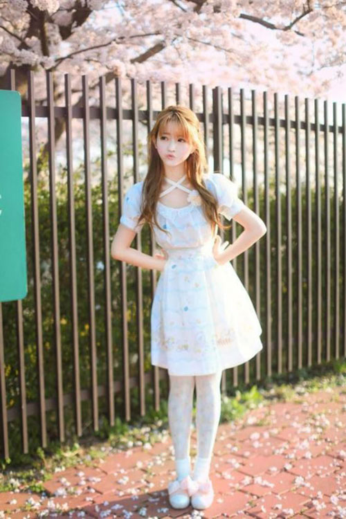 韩国颜值逆天萝莉女孩 网友称“韩国整容新模板”