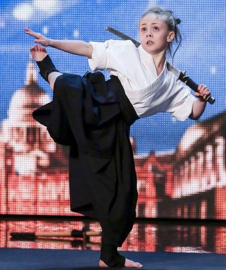 英国达人秀惊现9岁武术女孩 精湛技艺让评委和观众目瞪口呆