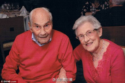 103岁爷爷向91岁女友求婚 打破最年长新婚夫妇的记录