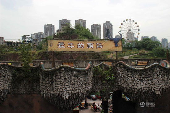 重庆“最牛的厕所”造型如欧洲城堡 可容纳2000名游客同时如厕