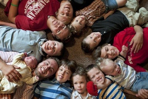 美国夫妇连生12个儿子 即将迎来第13胎