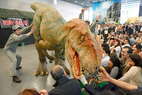 日本工匠“复活”恐龙 逼真再现侏罗纪霸主