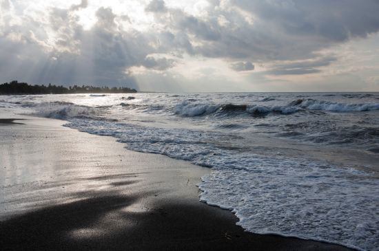 盘点全球最具魅力的15个黑色海滩