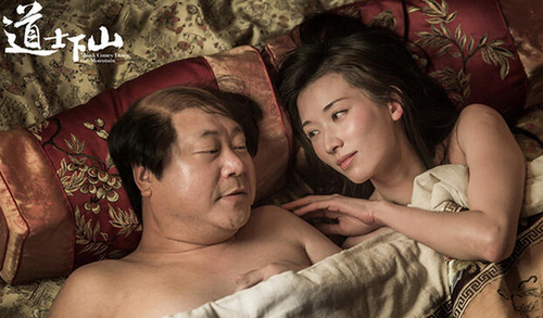 导演陈凯歌执导的《道士下山》上映 40岁林志玲谈与范伟床戏细节