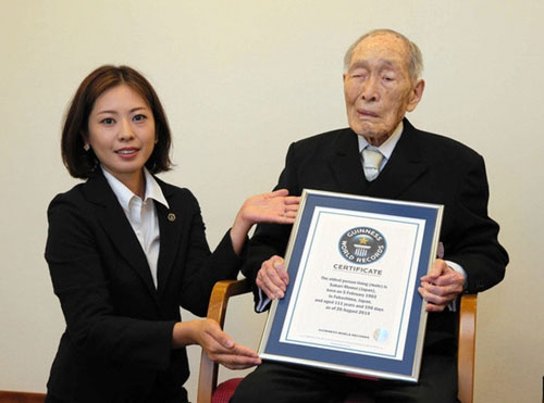 世界最长寿男子在东京逝世 享年112岁