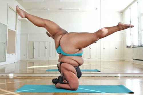 自信美:胖妹苦练瑜伽4年 做一个柔软的胖子
