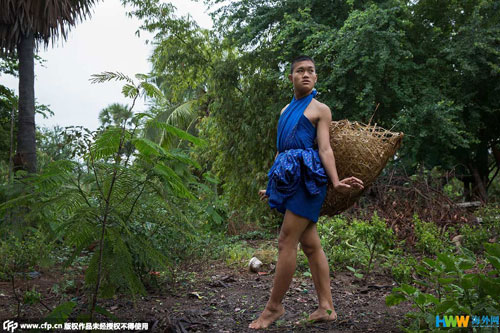 泰国时尚少年魔性自创时装照走红网络