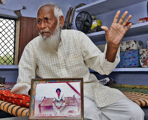 为纪念亡妻 印度80岁老人自己动手建“小泰姬陵”