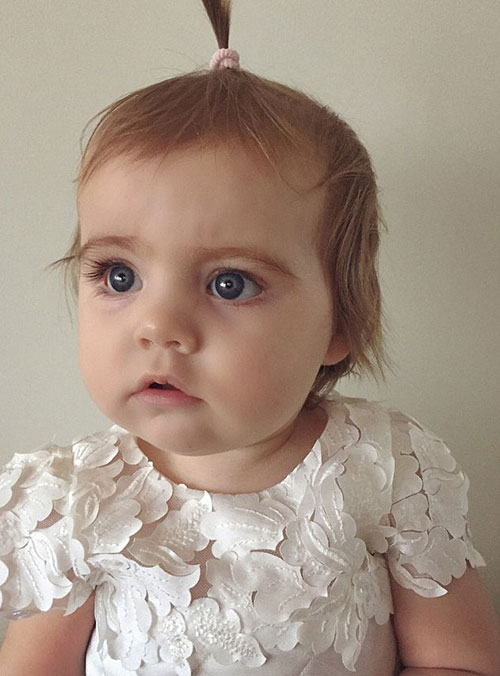 澳大利亚萌宝长睫毛大眼睛俘获13万粉丝 被评为全球最萌宝宝