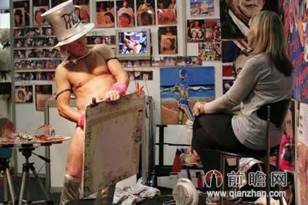 女艺术家用胸画普京价格不菲 澳洲男子展示独创性器官作画