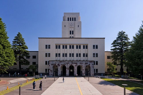 日本男生版“美少女大赛” 16岁选手获得“最佳美脚”的单项奖