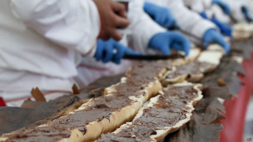 意法面包师联手烤全球最长120米面包棍 已获得认证
