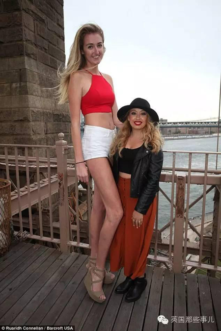 这姑娘有着全世界女性最长的腿 身高1米98腿长1.24米