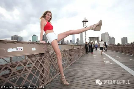 这姑娘有着全世界女性最长的腿 身高1米98腿长1.24米