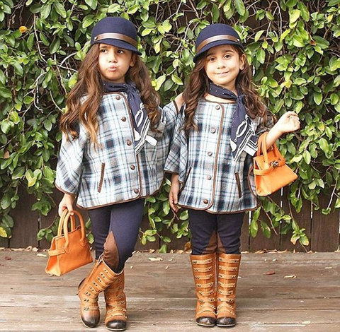美4岁双胞胎两姐妹时尚装扮成网络新宠 被称为“皇家双胞胎”