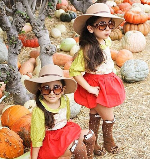 美4岁双胞胎两姐妹时尚装扮成网络新宠 被称为“皇家双胞胎”