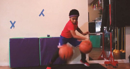 美国9岁女童拥有超常篮球神技 网友大赞未来篮球界的人才