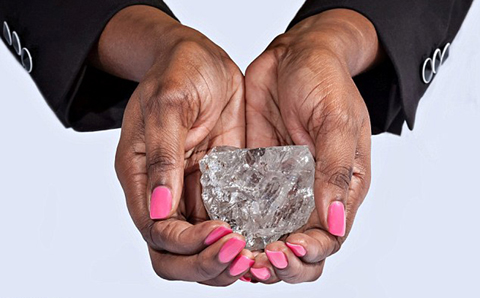 非洲发现世界第二大巨钻 重达1111克拉