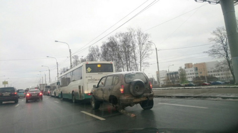 俄罗斯"最牛三轮车" 网友纷纷点赞