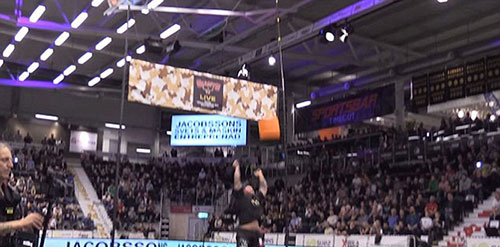 《权力的游戏》“魔山”的扮演者创世界纪录:30斤酒桶扔起7.5米高
