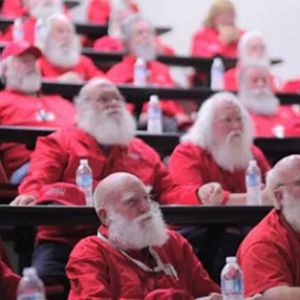美国开办圣诞大学 为“圣诞老人”提供职业培训