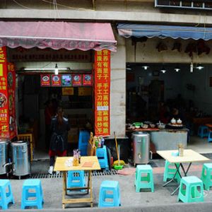 伤不起！重庆街边小店现天价酸辣粉 158一碗惹争议