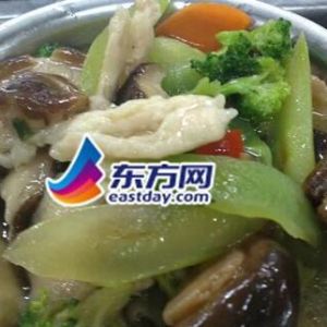 高校食堂推网红菜 3块5一份蓝瘦香菇你买不买