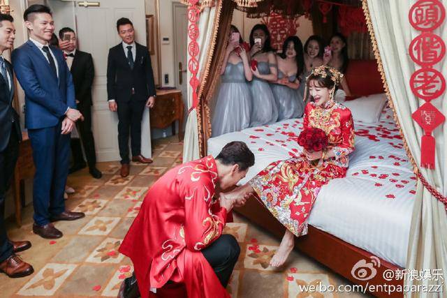 38岁小青终于嫁给了她的书生，网友：这才是娱乐圈最真实的婚礼